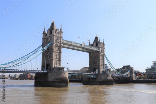 Le pont  Tower Bridge   pont basculant  sur le fleuve Tamise    Londres inaugur   en 1894 - Londres - Angleterre