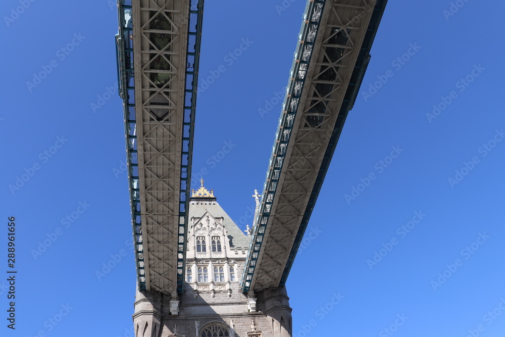 Foto de Le pont "Tower Bridge", pont basculant, sur le fleuve Tamise à
