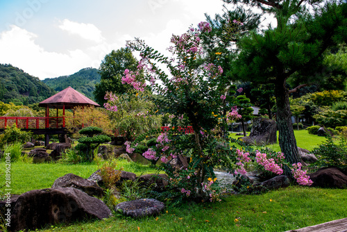 渓石園