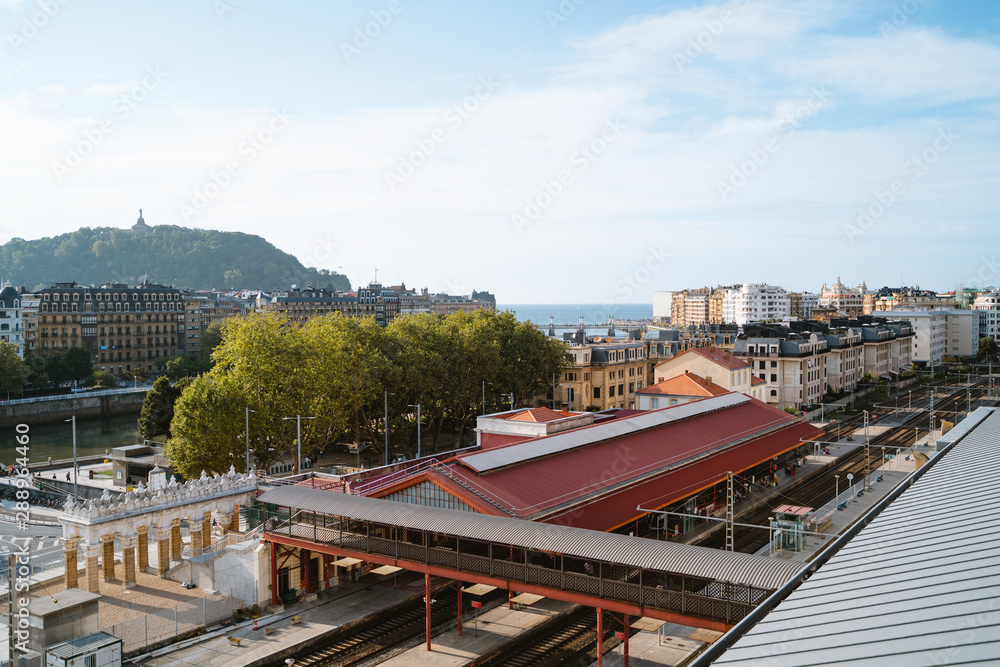 Obraz premium Train station on a sunny day in San Sebastian