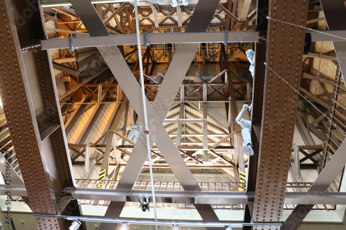 Wallpaper Mural Le pont "Tower Bridge", pont basculant, sur le fleuve Tamise - Londres - Angleterre - Charpente intérieure Torontodigital.ca