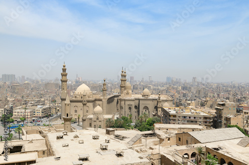 La mosquée du Sultan Hassan et la ville du Caire