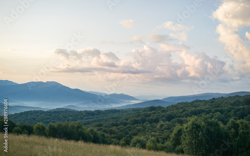 Bieszczady mglisty poranek, Widok na Tarnicę  © Piotr Szpakowski