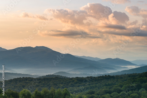 Bieszczady mglisty poranek, Widok na Tarnicę 