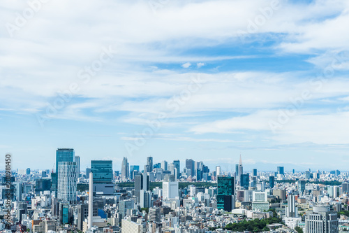 新宿と渋谷の町並みと空