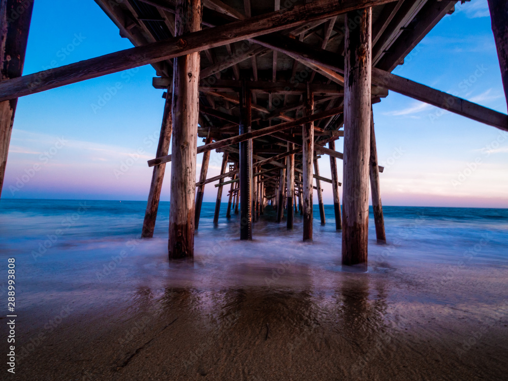 Fototapeta premium dessous de quai au crépuscule
