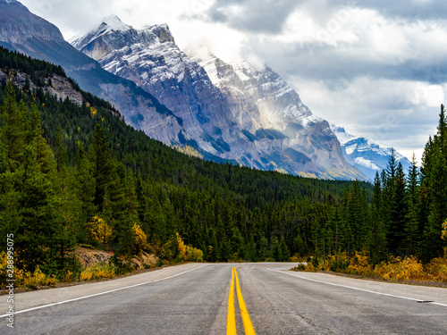 route dans les montagnes