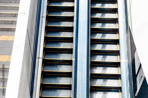 エスカレーター、階段