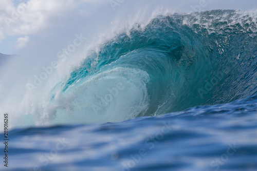 Fototapeta Naklejka Na Ścianę i Meble -  Powerful wave breaking at pipeline beach in hawaii