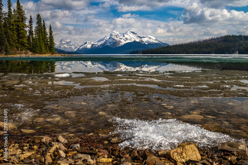 maligne lake canada jasper