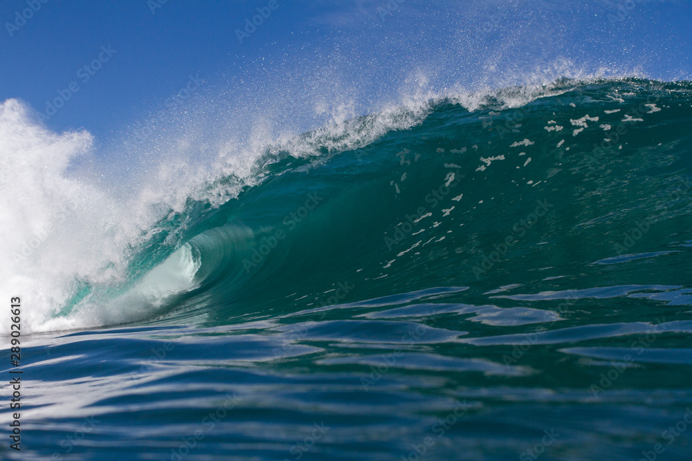 Naklejka premium Huge wave breaking on a reef in the ocean