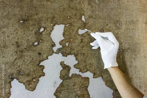 Foto restoration and conservation of a very old canvas, restoration of a painting, re