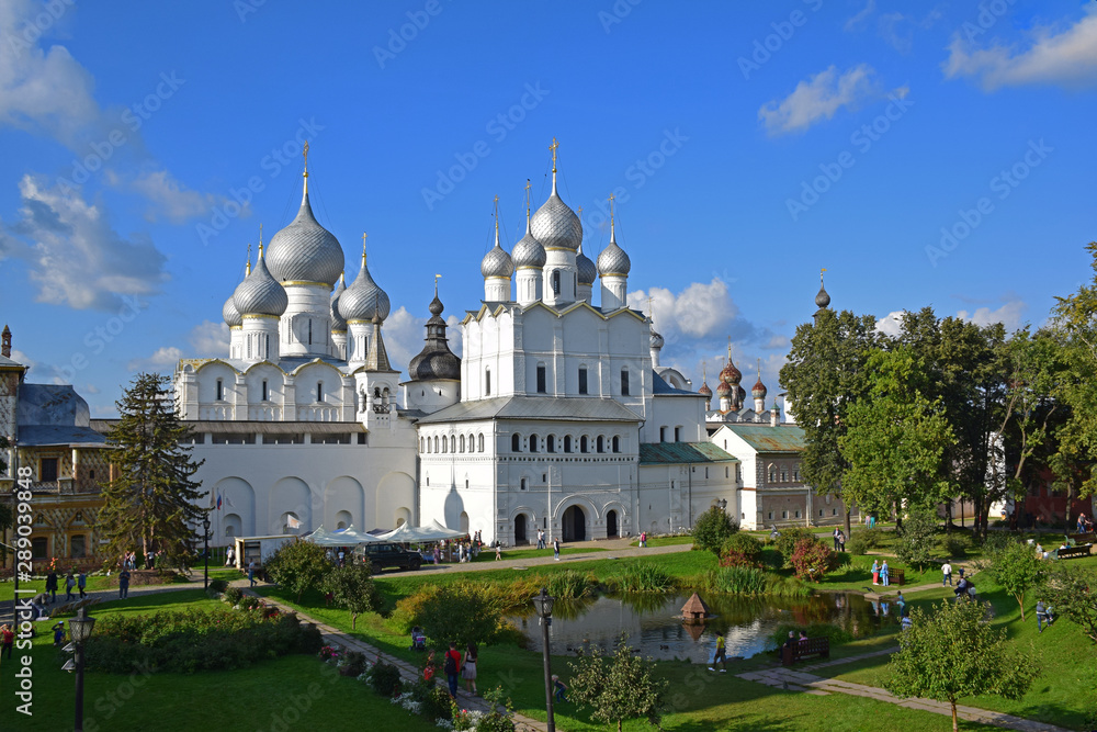 The Rostov Kremlin was built in 1650-1680-ies., according to a single plan of the customer — Metropolitan Jonah Sysoevich. On the territory of the Kremlin there are 5 churches, belfry, Kremlin chamber