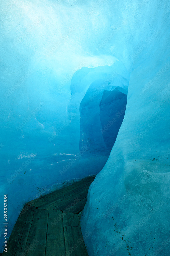 Eishöhle im Rhonegletscher, Wallis, Schweiz