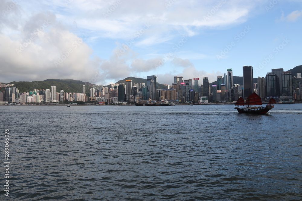 Jonque sur la baie de Hong Kong
