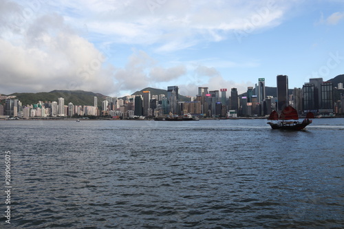 Jonque sur la baie de Hong Kong