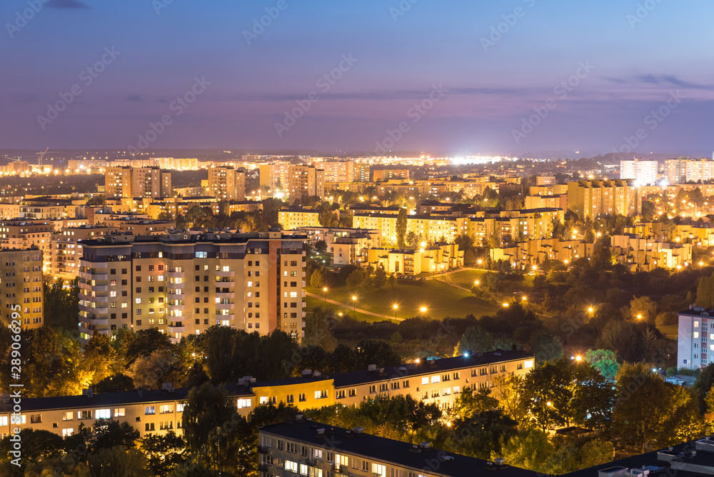 Nocna panorama miasta Lublin, Polska