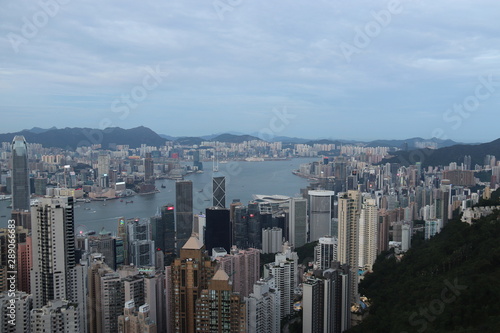 Panorama urbain et baie de Hong Kong © Atlantis
