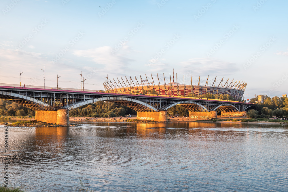 Fototapeta premium Most Poniatowskiego o zachodzie słońca