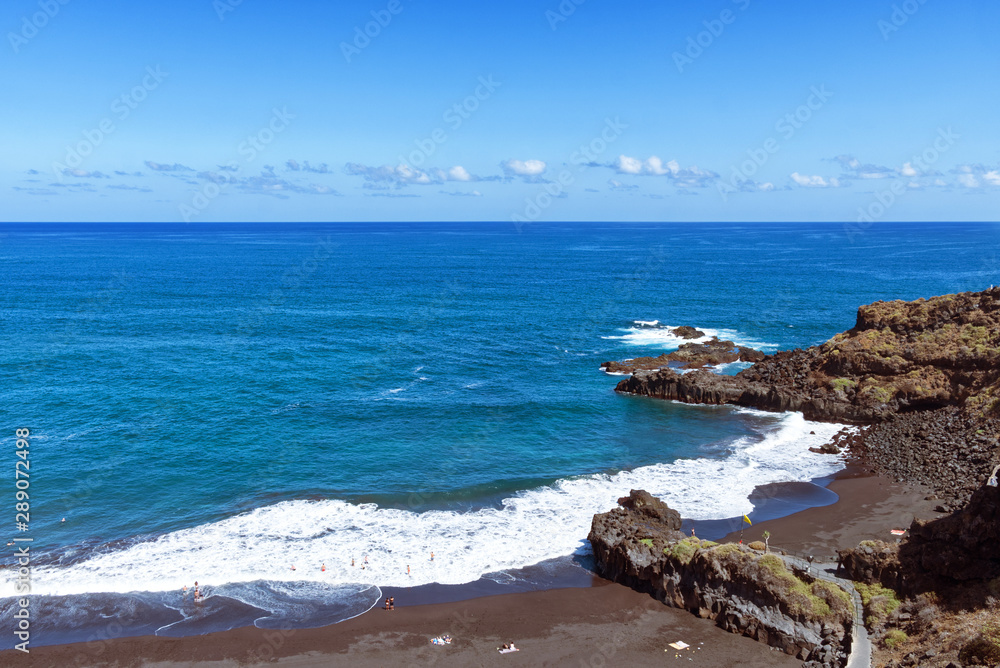 2019/09/04 La Orotava, Spanien. Aufnahmen am Playa de el Bollullo. Einer der schönsten schwarzen Sandstrände Teneriffas. Ein Geheimtipp für Einheimische und Urlauber. 2019/09/04 La Orotava, Spanien. Aufnahmen am Playa de el Bollullo. Einer der schönsten schwarzen Sandstrände Teneriffas. Ein Geheimtipp für Einheimische und Urlauber.