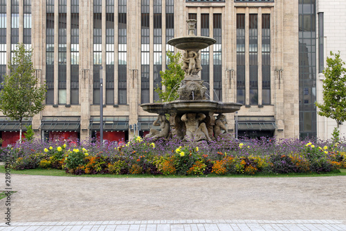 schalenbrunnen auf dem corneliusplatz photo