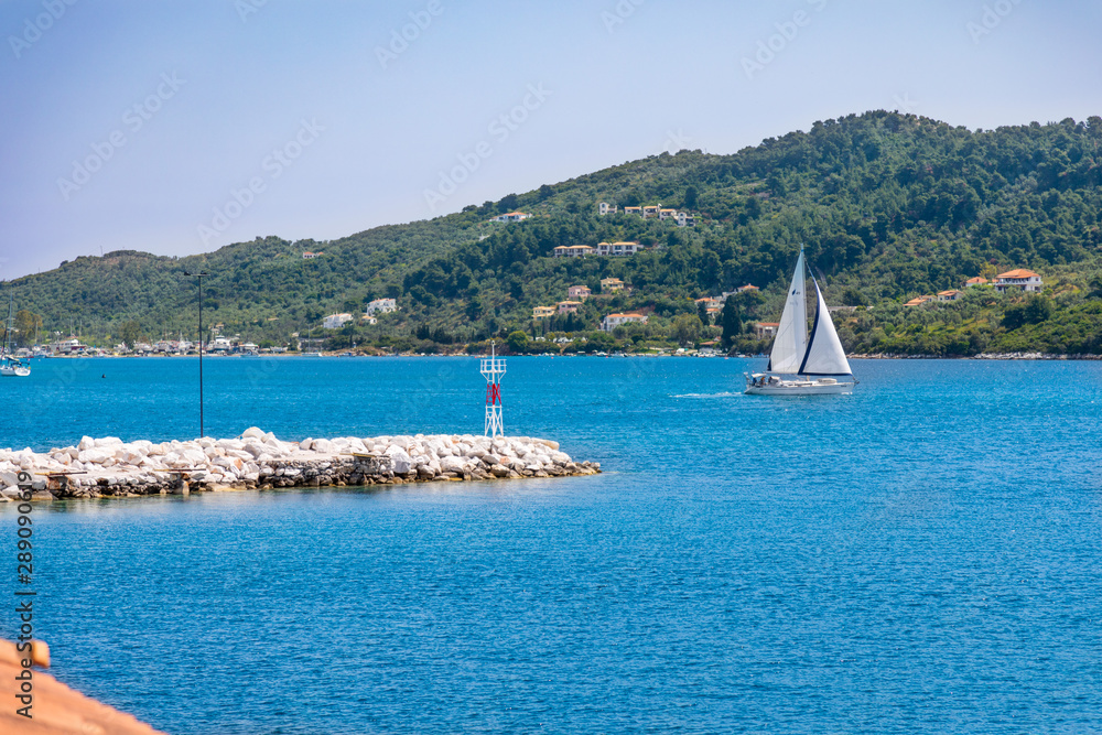 Obraz premium yacht in sea of Skiathos