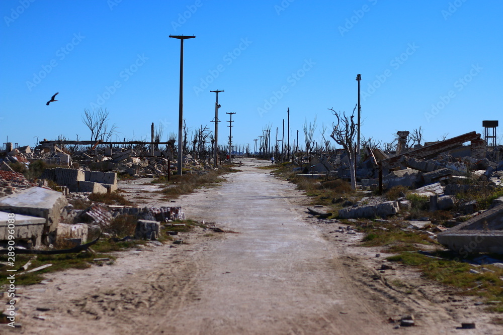 pueblo abandonado en ruinas