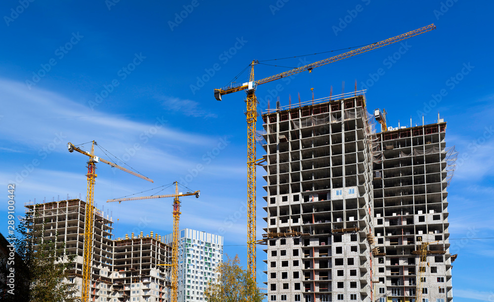  Construction of a complex of monolithic, multi-storey buildings .