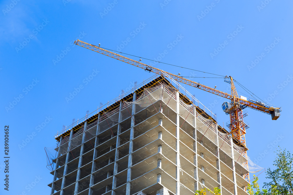  Construction of a complex of monolithic, multi-storey buildings .