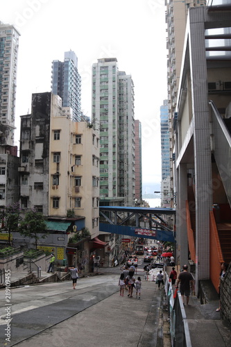 Rue en pente à Hong Kong