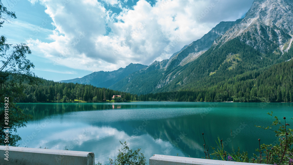 Obraz premium lake in the mountains