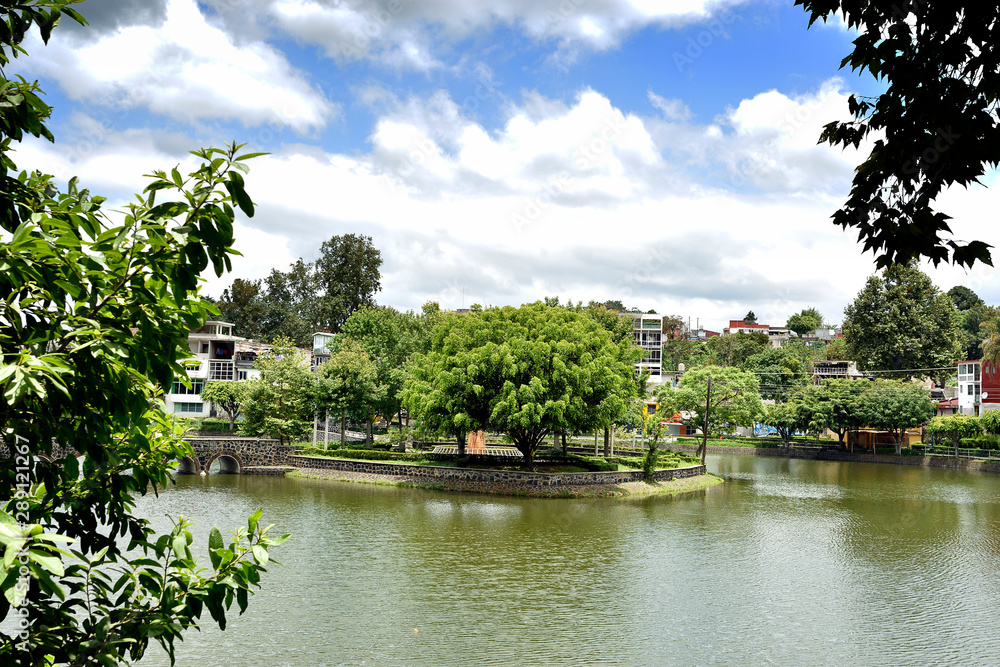 Obraz premium Xalapa Lakes promenade, Veracruz, in the background a small island that separates the two lakes