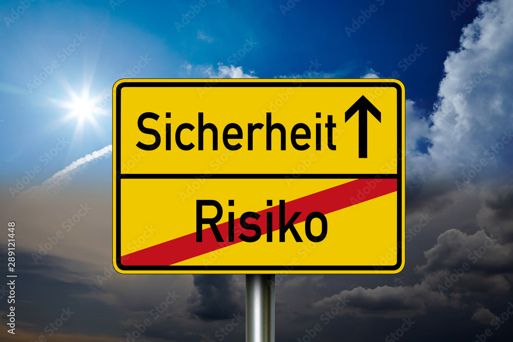 Schild mit Sicherheit und Risiko Stock-Foto