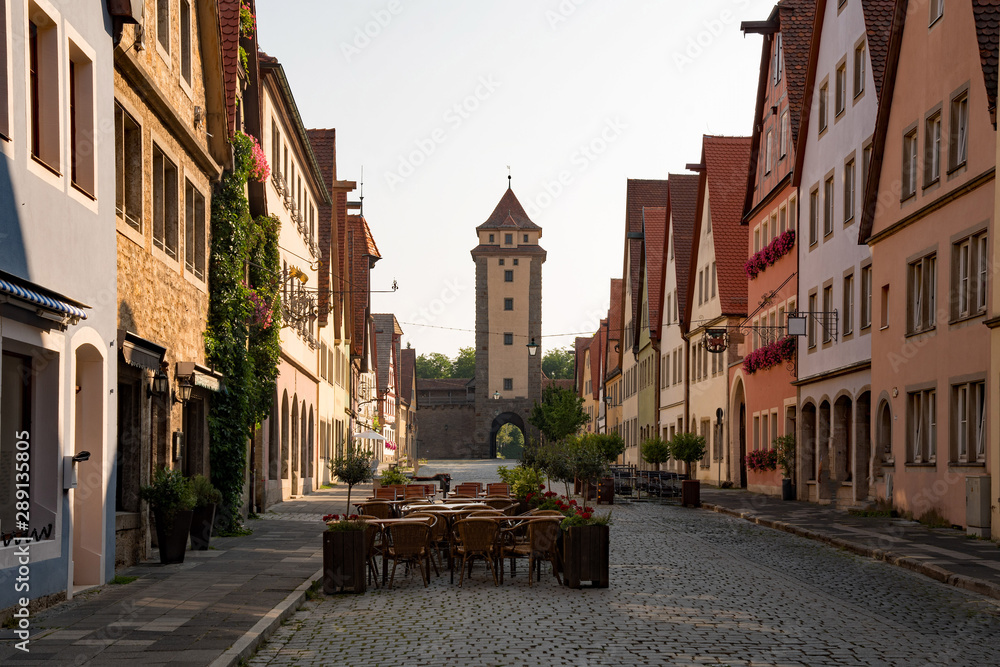 Straße in der Altstadt von Rothenburg ob der Tauber in Mittelfranken, Bayern, Deutschland 