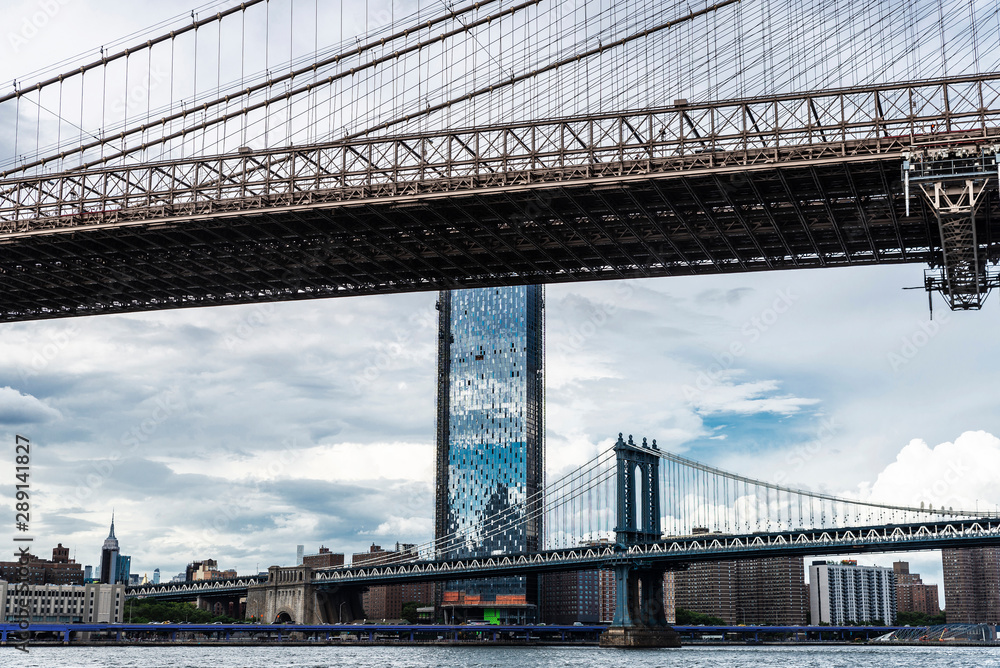 Fototapeta premium Brooklyn Bridge and Manhattan Bridge in New York City, USA