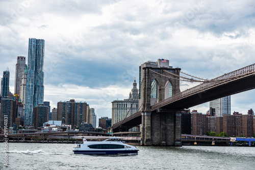 Brooklyn Bridge in Manhattan, New York City, USA © jordi2r
