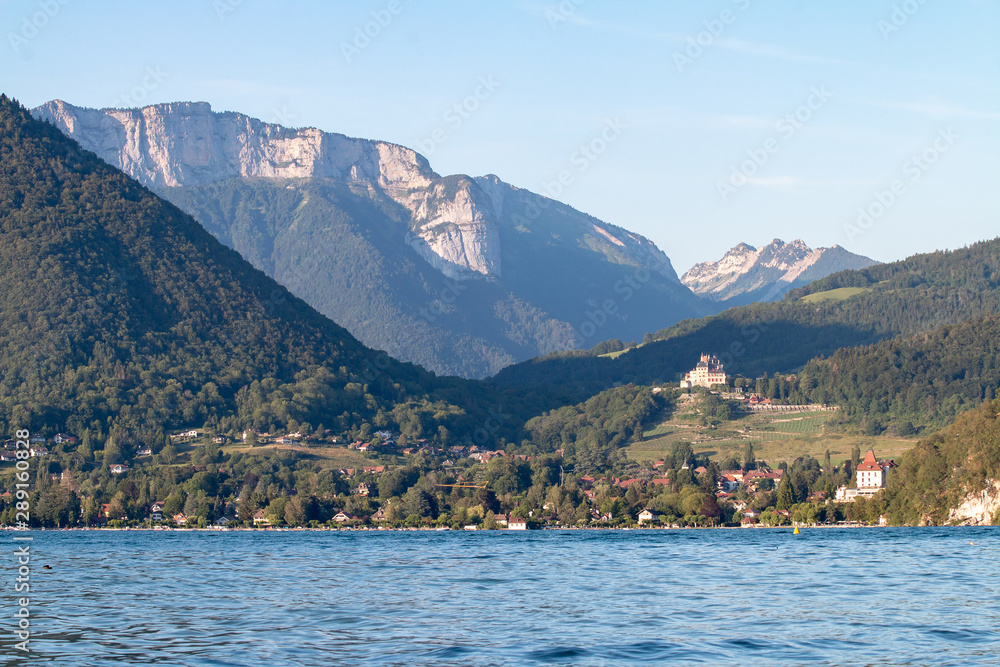 Vue sur les Aravis depuis Saint Jorioz, Lac d'Annecy, Haute-Savoie, Alpes, France