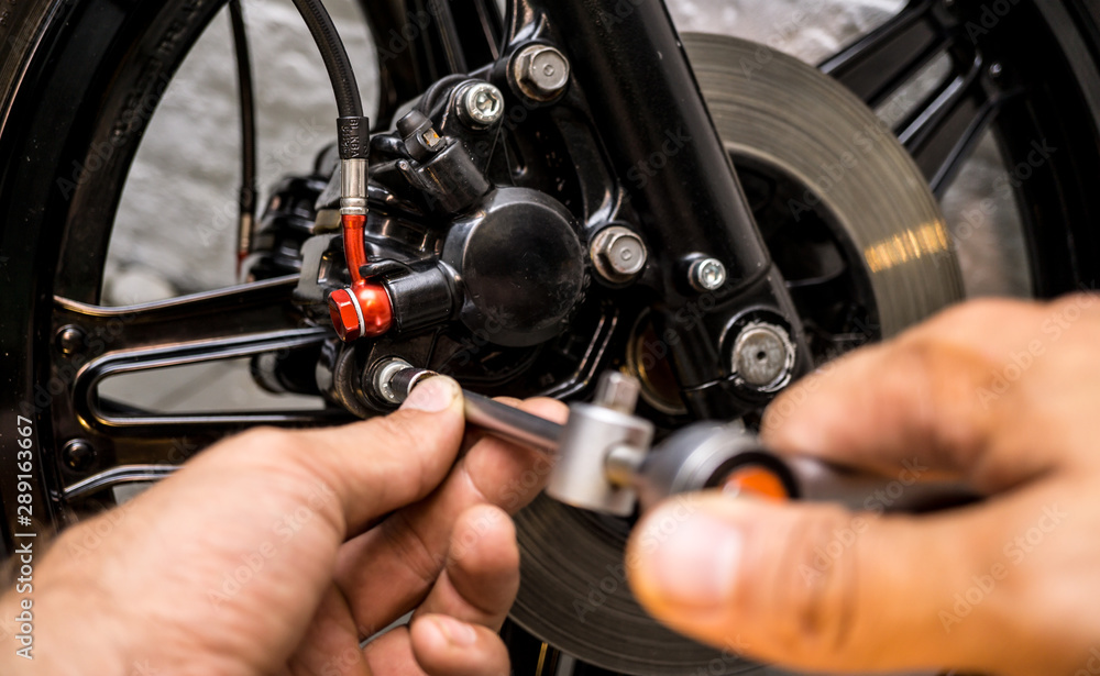 Bremsen reparieren / Motorrad Wartung und Reparatur Bremsen reparieren / Motorrad Wartung und Reparatur