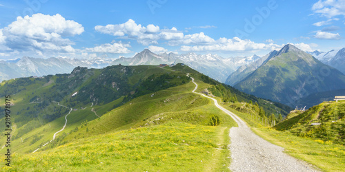 Mountainbikestrecke in den österreichischen Alpen als Panorama photo