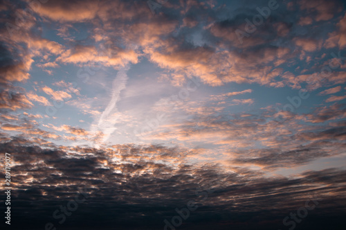 Fototapeta Naklejka Na Ścianę i Meble -  Beautiful blue sky with white clouds and natural colors at sunset