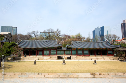 Deoksugung Palace is the palace of the Joseon Dynasty in Korea.