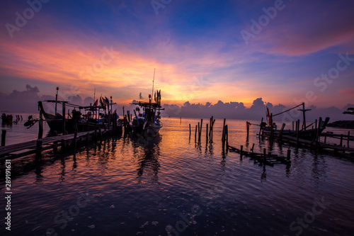 Panoramic wallpaper of the morning light scenery by the sea, with small fishing boats of the villagers landing, with blurred waves of sea, a beautiful way of life by the river community