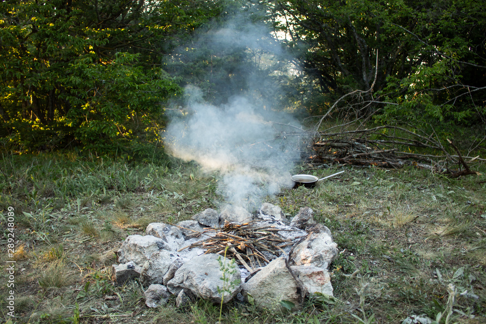 Bonfire in the mountains. Bonfire travelers to cook food. You cannot survive without a bonfire. Bonfire in the mountains. Bonfire travelers to cook food. You cannot survive without a bonfire.