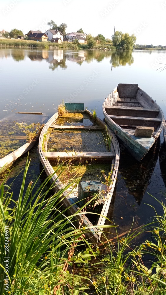 Obraz premium boat on the lake