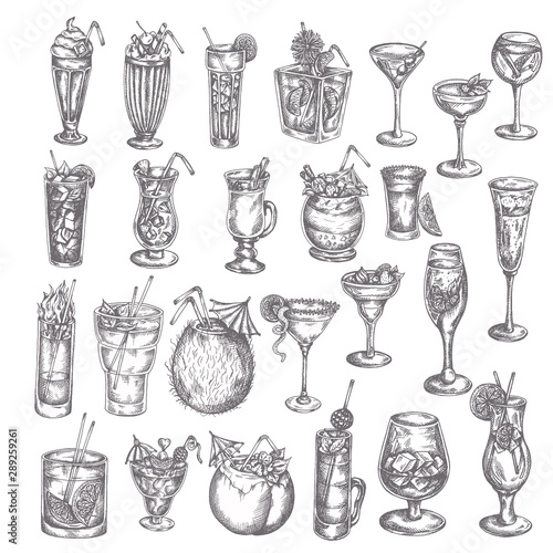 Hand drawn cocktail big set Sketch of alcoholic drinks in glasses Cocktails icon in vintage style. Elemnets for menu, bar, restaurant. Engraved style