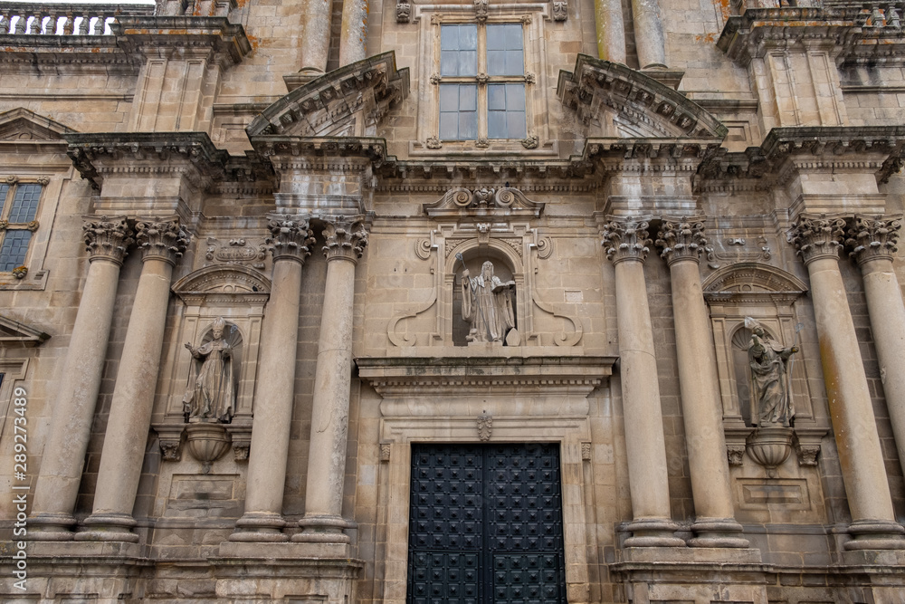 Puerta principal de la iglesia del Monasterio de San Salvador de Celanova.