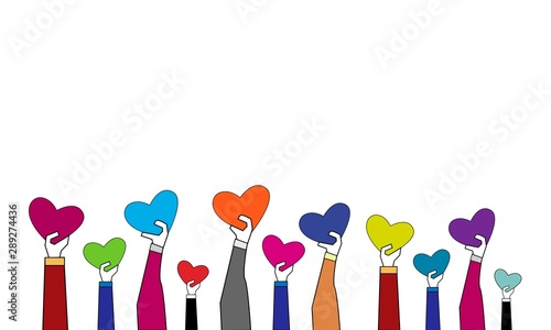 Brazos con corazones de colores.