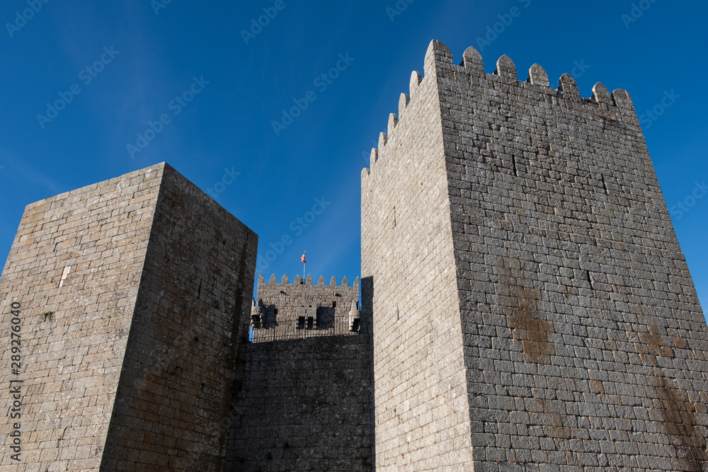 Torres defensivas en la muralla del castillo de Montalegre, Tras-os-Montes. Norte de Portugal.