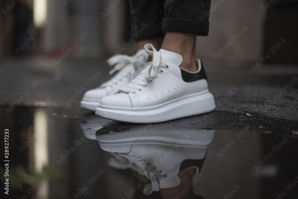Alexander mcqueen trainers sales 2019