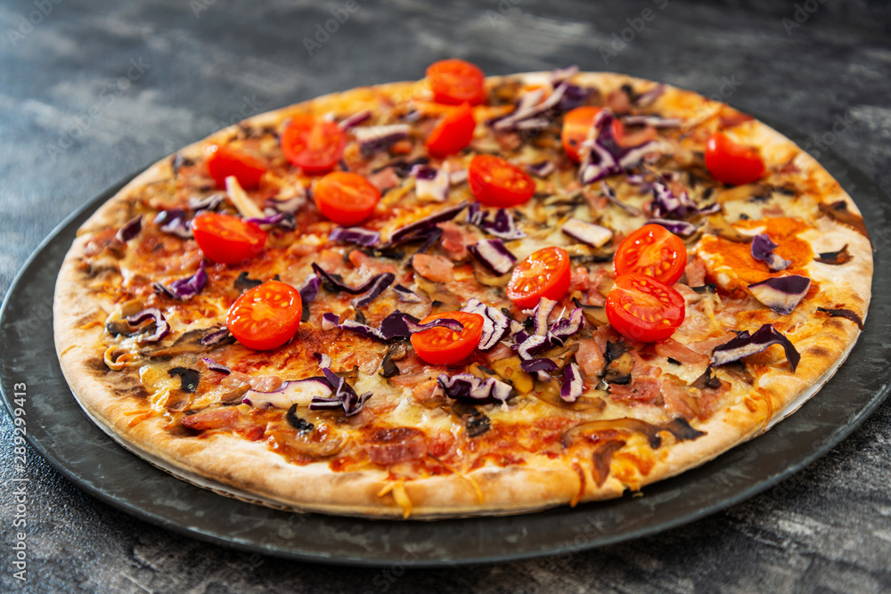 Pizza with Ham and Mushrooms Pizza with Ham and Mushrooms